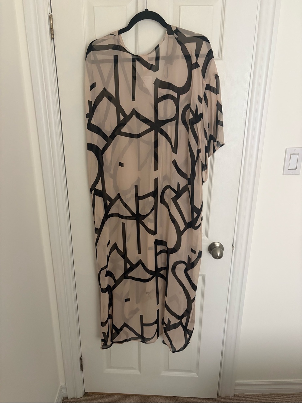 H&M NWT Beige and Black Abstract Print Women's beach Caftan / Cover up